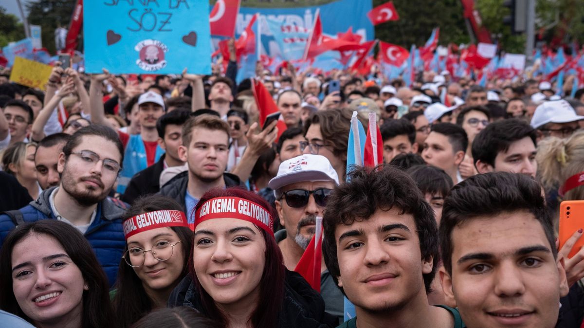 Poslední volby před diktaturou, cítí mladí. Pak se z Turecka stane další Írán